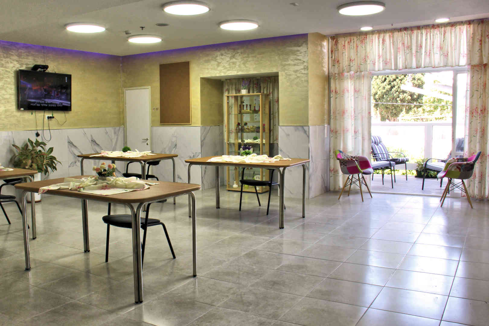 
						אחוזת לב – בית אבות סיעודי בחיפה חדר אוכל					