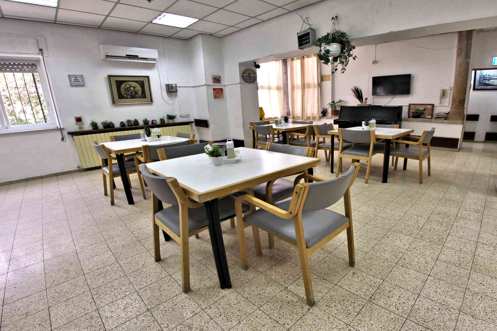 
						בית אליסיה – בית אבות בירושלים חדר אוכל					