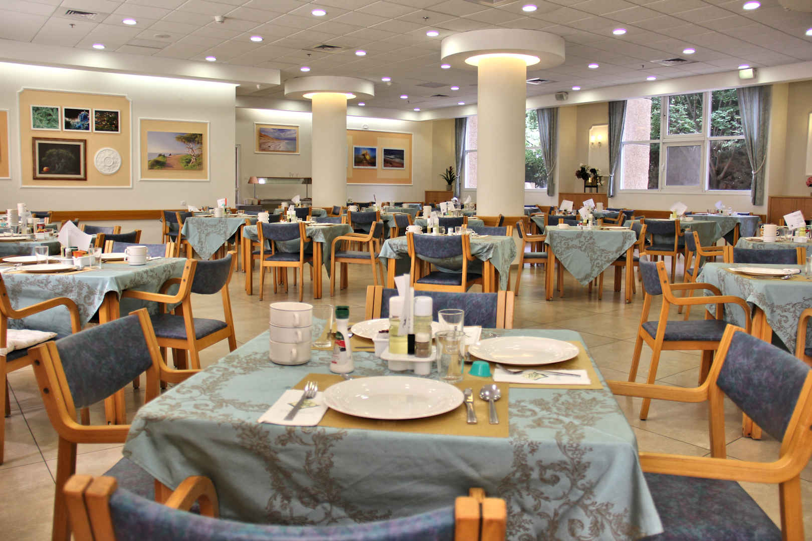 
						בית הורים פסגת אחוזה – דיור מוגן בחיפה חדר אוכל					