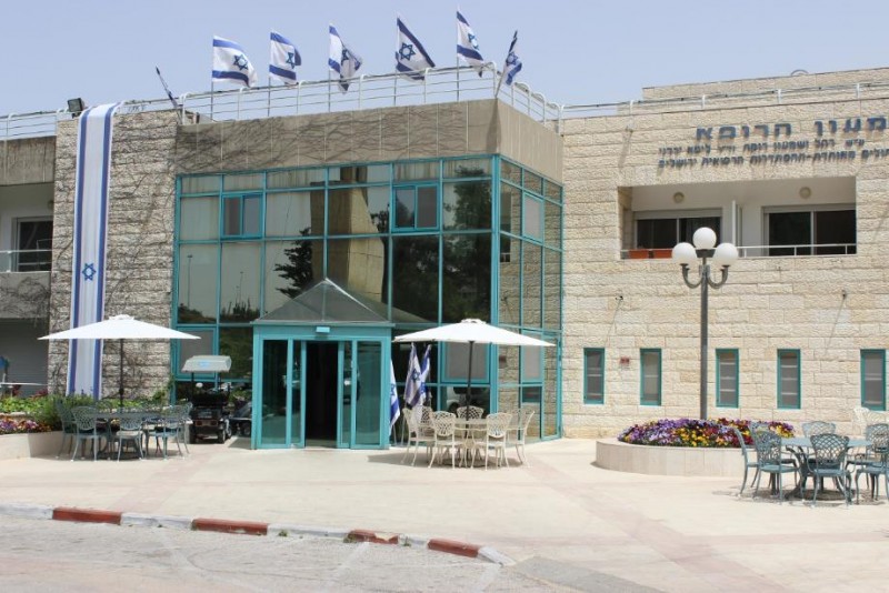 
						נופי מוצא – דיור מוגן בירושלים כניסה					